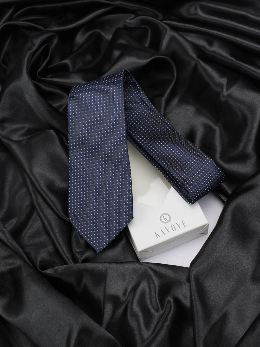 

KOVOVE Men Blue Printed Broad Tie