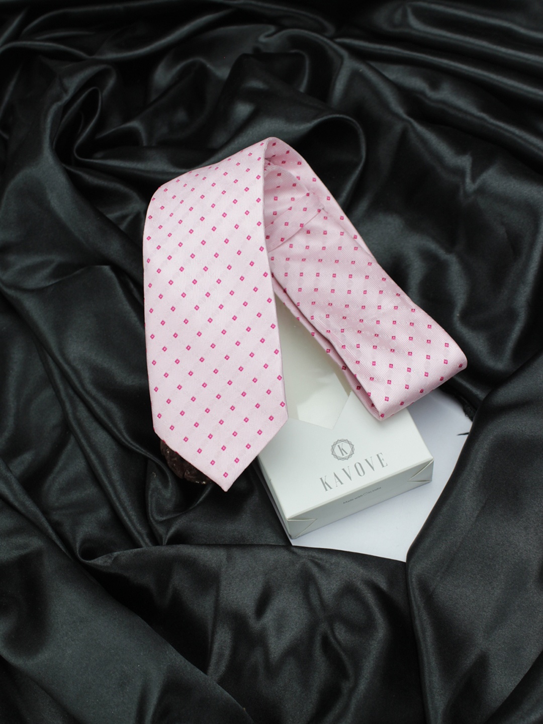 

KOVOVE Men Pink Checked Broad Tie