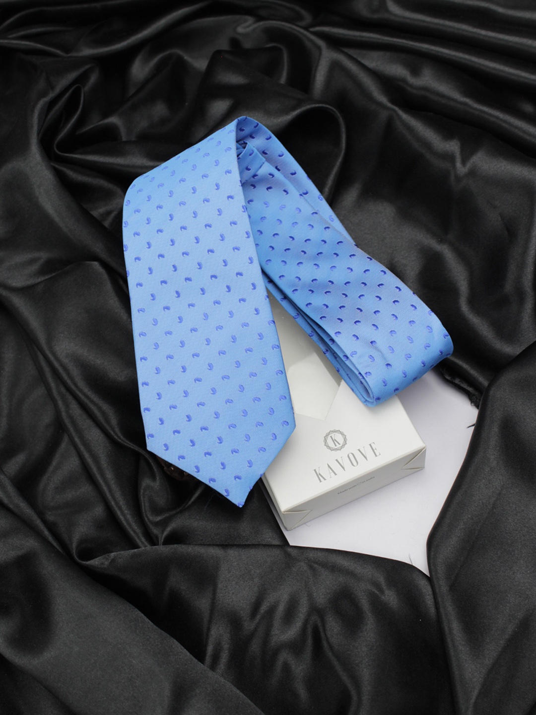 

KOVOVE Men Blue Paisley Woven Design Broad Tie