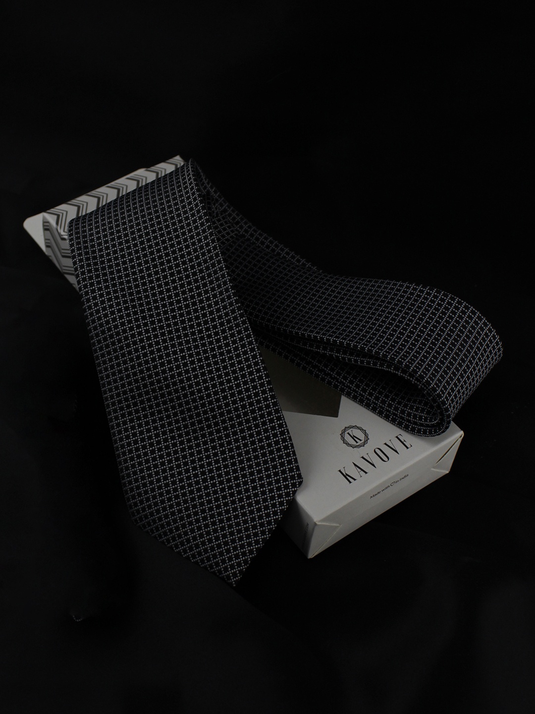 

KOVOVE Men Black Checked Broad Tie