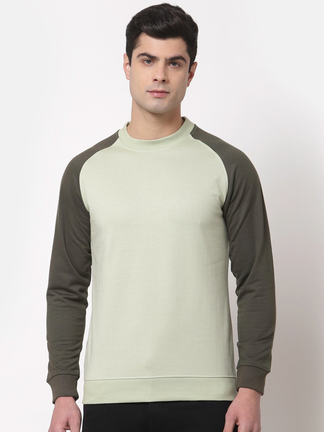 

Style Quotient Men Green Colourblocked Sweatshirt