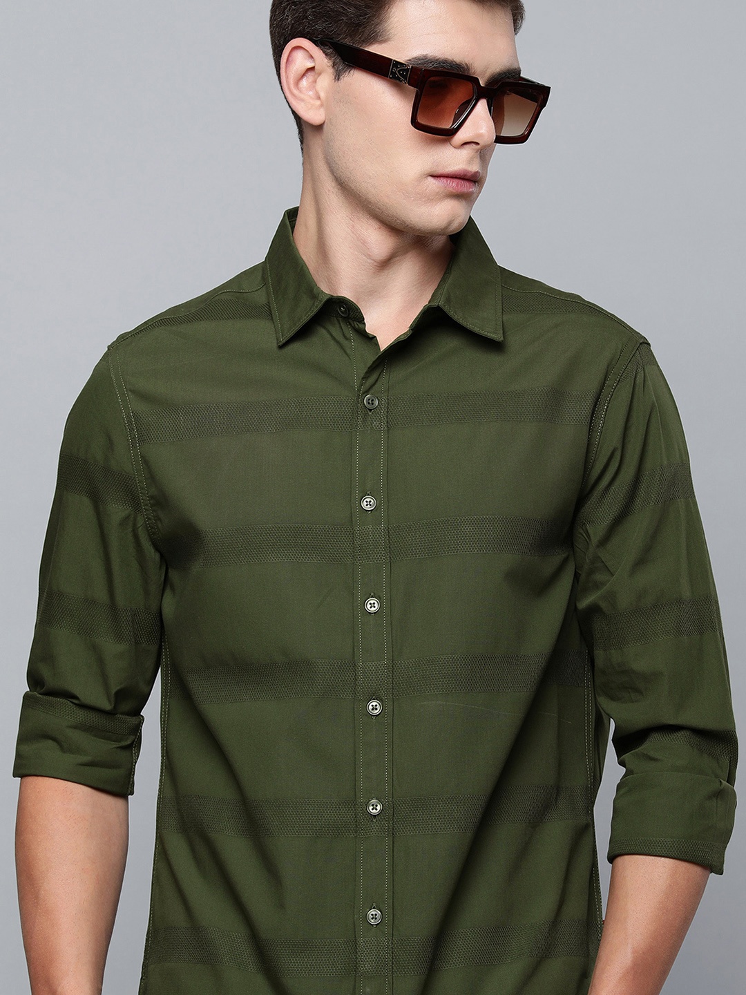 

Levis Men Green Slim Fit Horizontal Striped Casual Shirt
