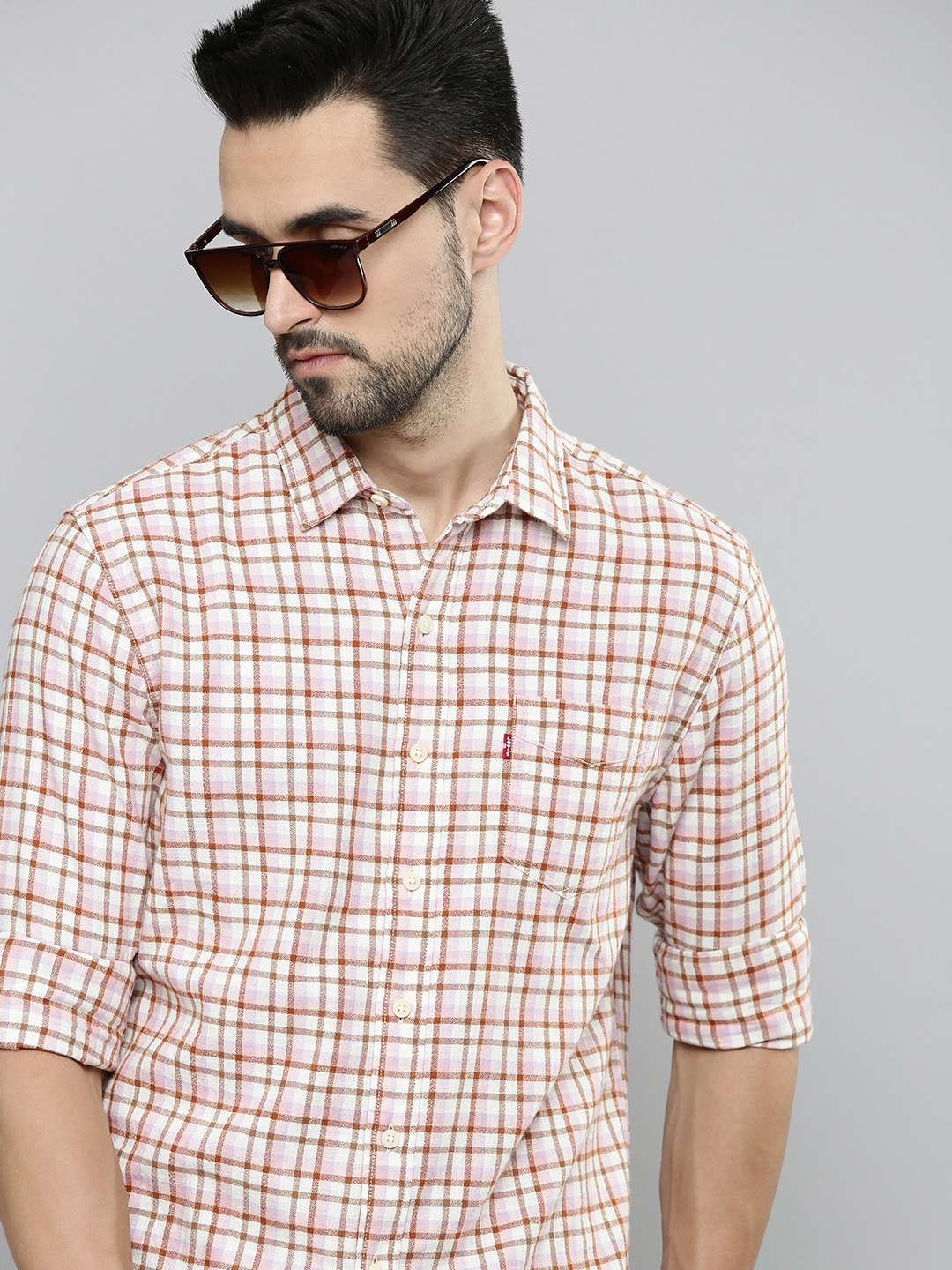 

Levis Men White & Brown Slim Fit Checked Pure Cotton Casual Shirt