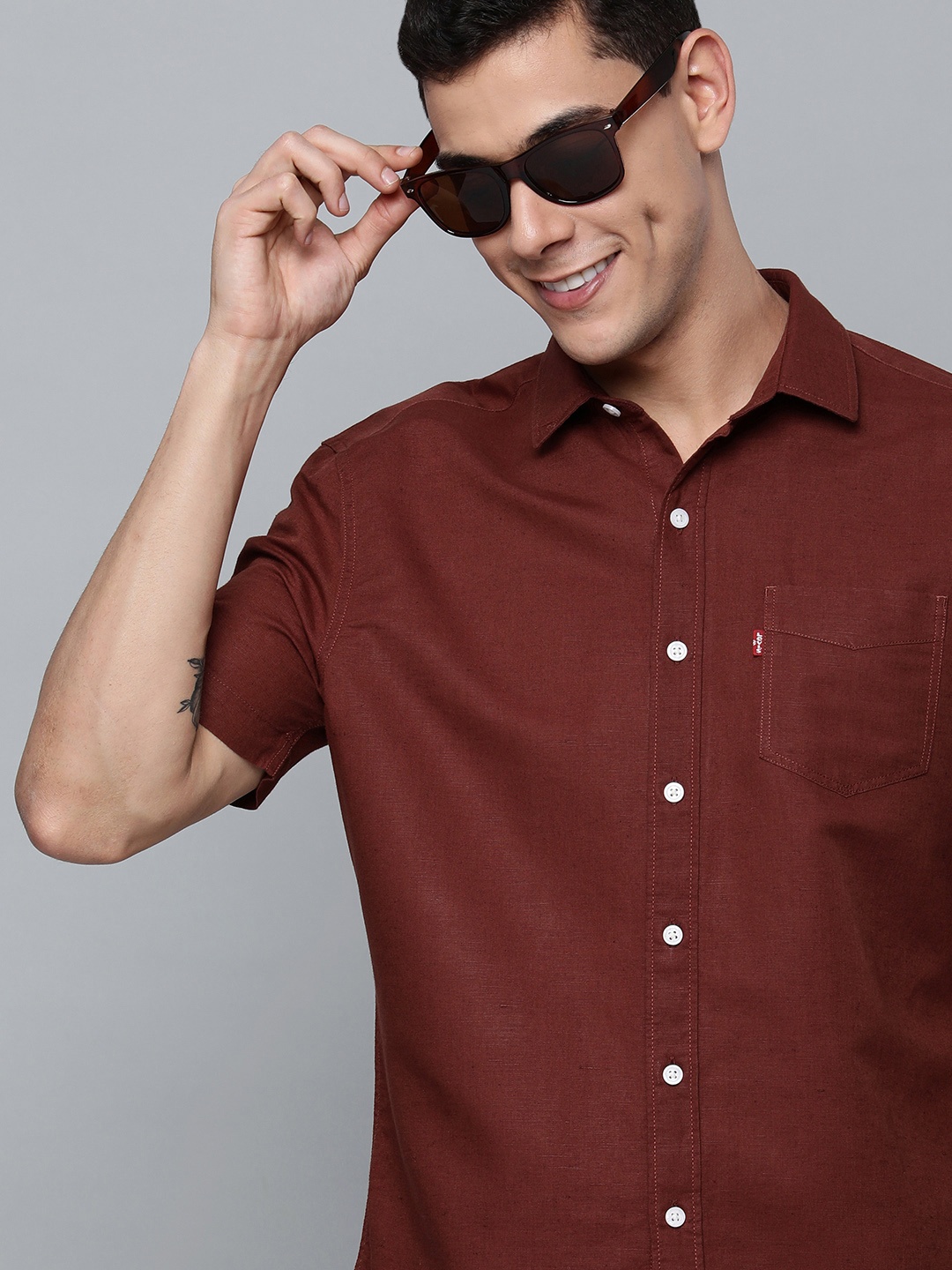 

Levis Men Brown Slim Fit Casual Shirt