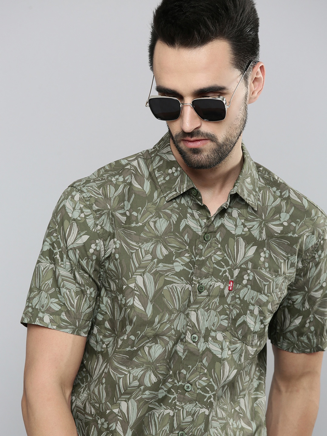 

Levis Men Moss Green Slim Fit Floral Opaque Printed Pure Cotton Casual Shirt with Pocket