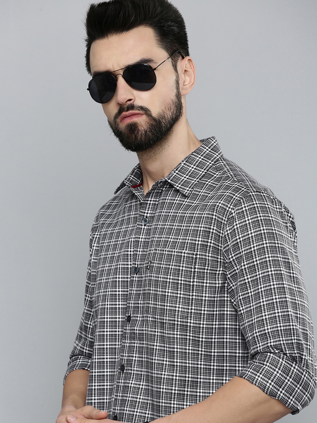 

Levis Men White Slim Fit Checked Casual Shirt