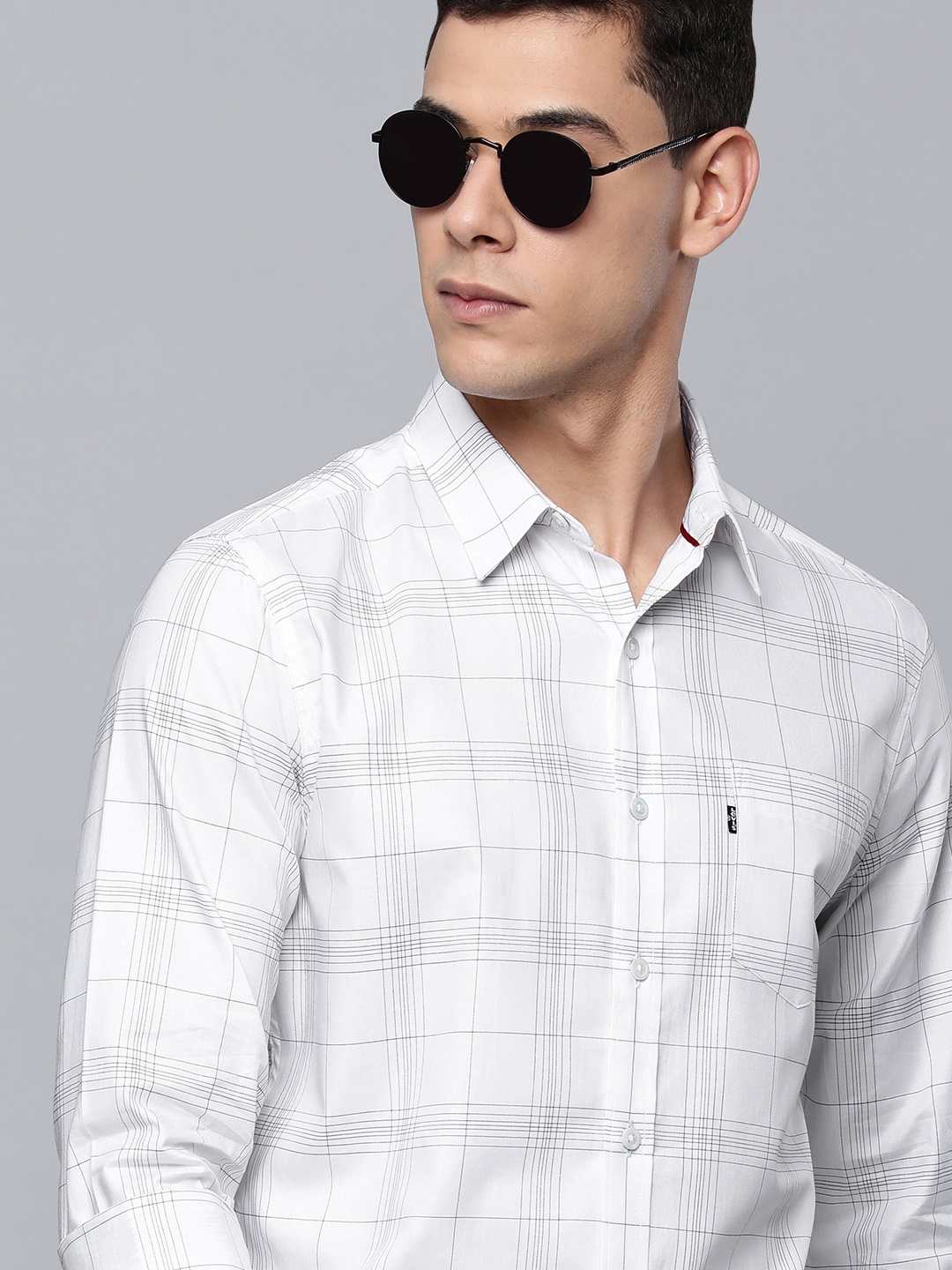 

Levis Men White & Black Checked Slim Fit Pure Cotton Casual Shirt