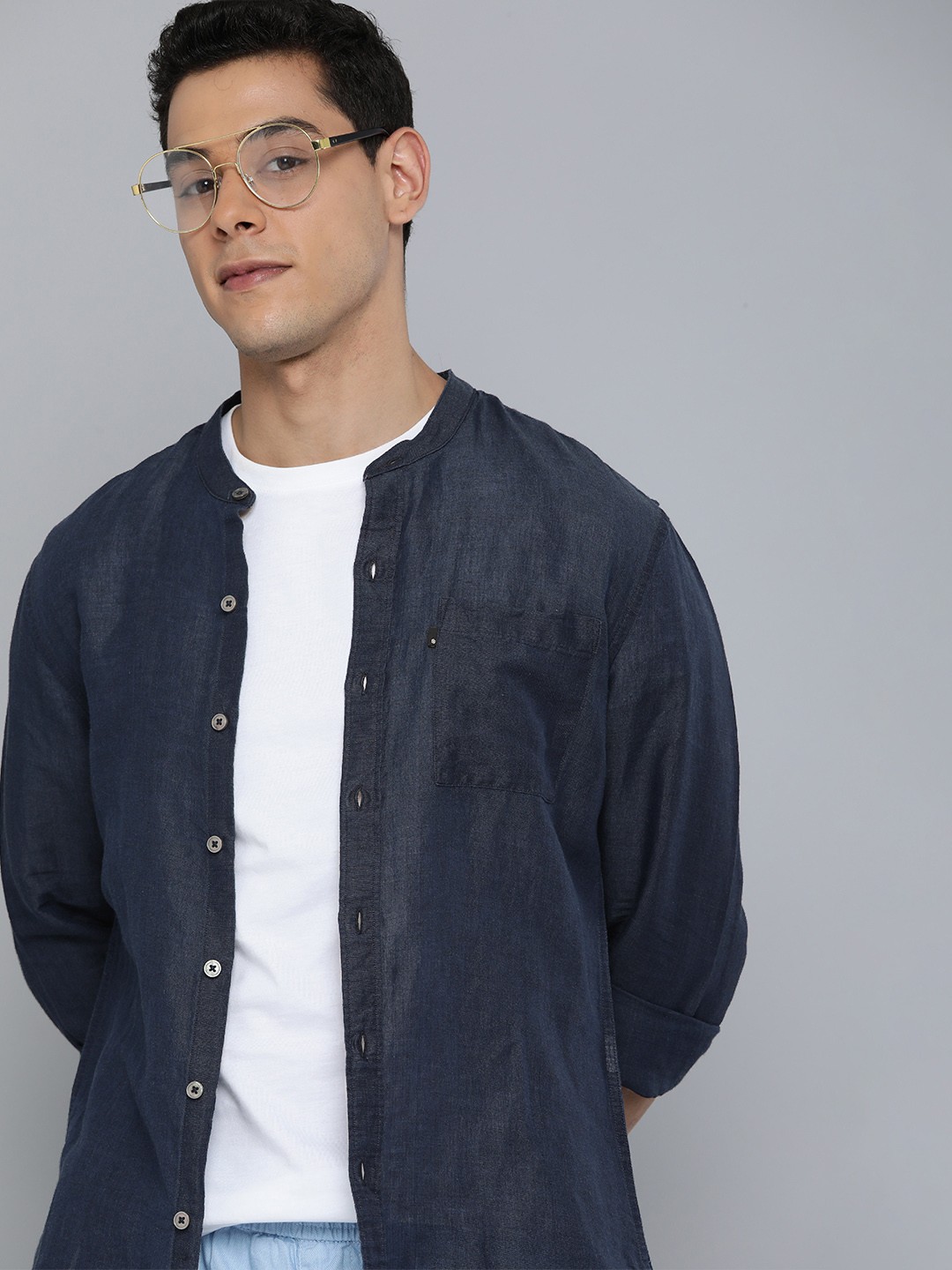 

Levis Men Navy Blue Solid Mandarin-Collar Slim Fit Casual Shirt