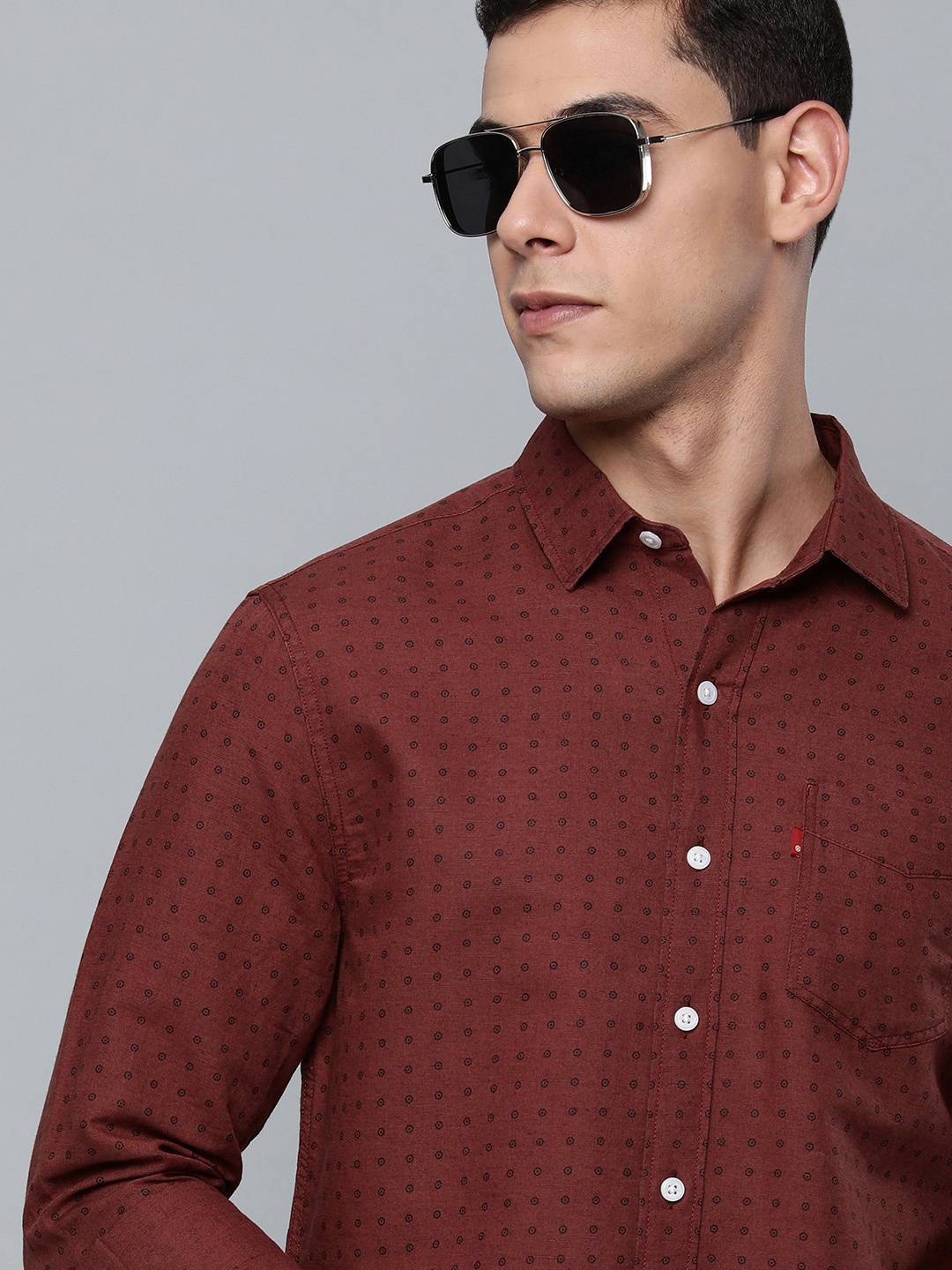 

Levis Men Brown Slim Fit Printed Casual Shirt