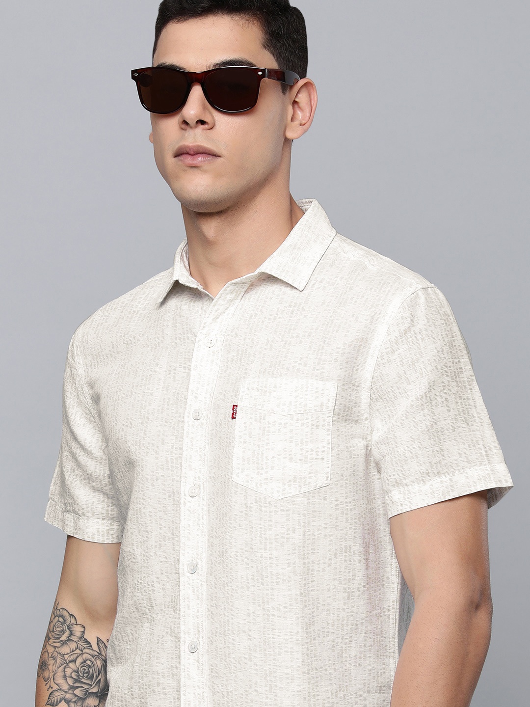 

Levis Men White & Brown Abstract Printed Slim Fit Casual Shirt
