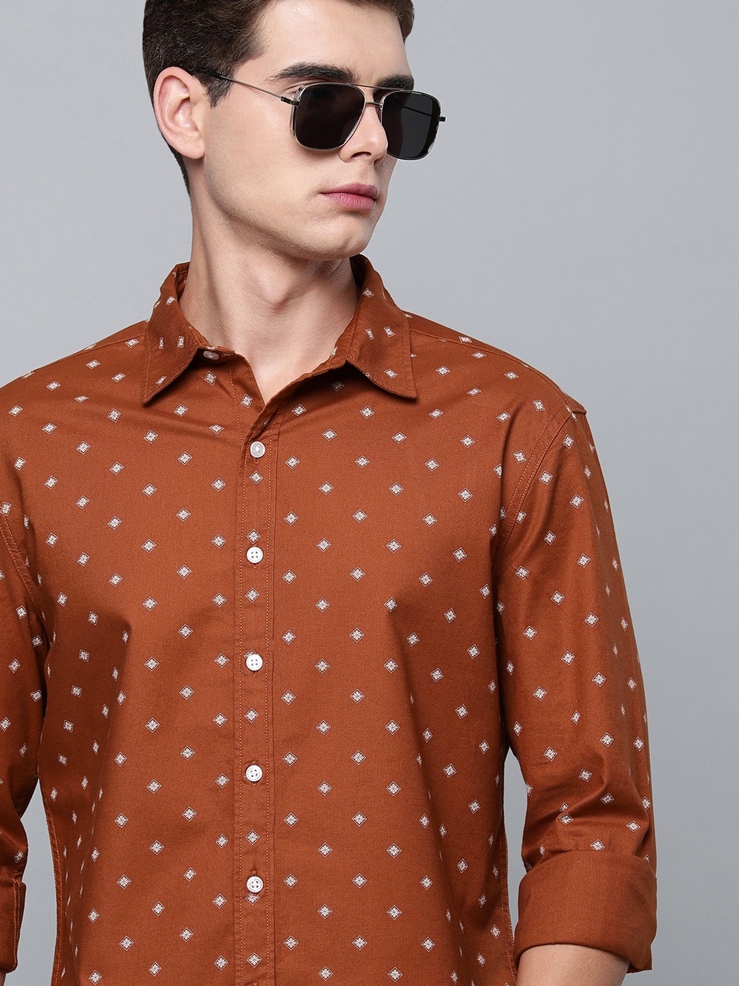 

Levis Men Red & White Slim Fit Printed Casual Shirt