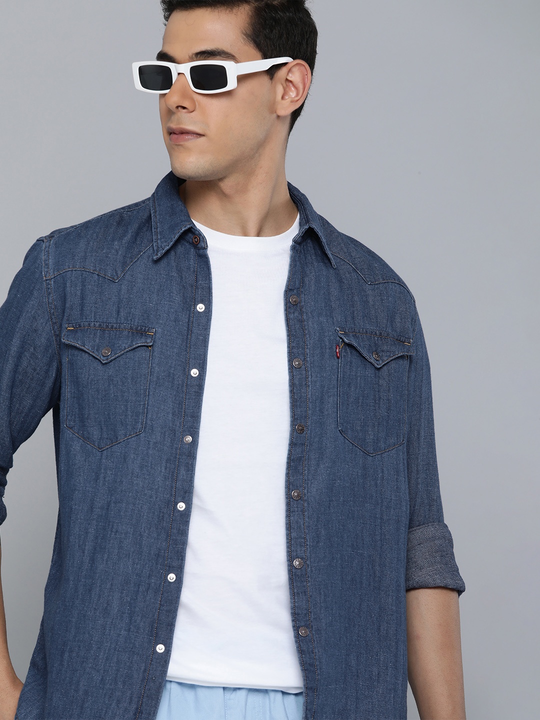 

Levis Men Blue Solid Slim Fit Roll-Up Sleeve Casual Shirt
