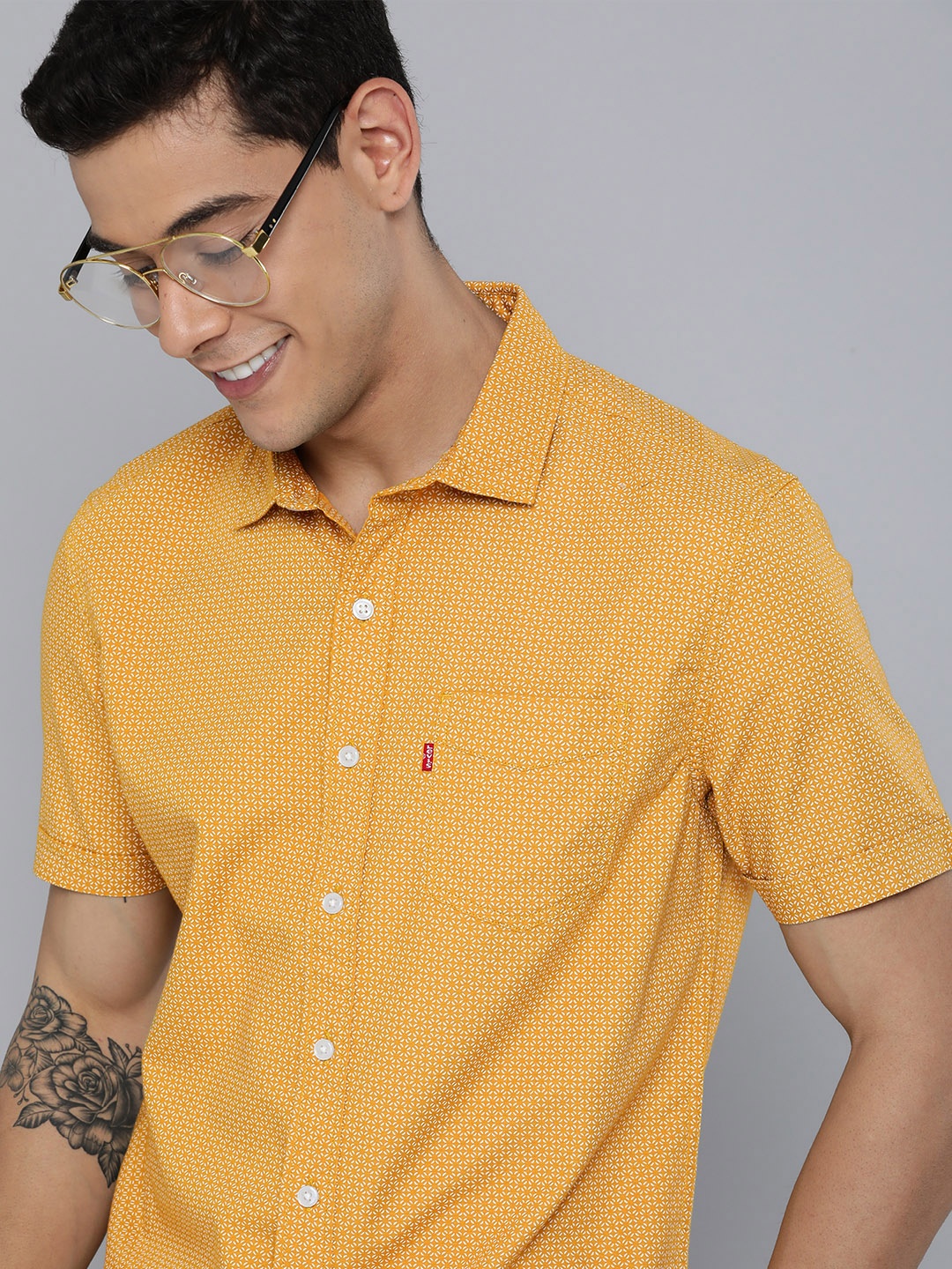 

Levis Men Yellow & White Slim Fit Printed Casual Shirt