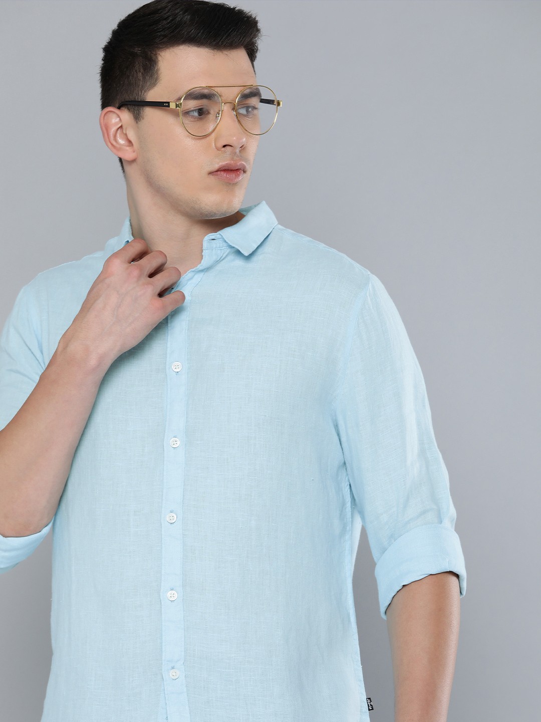 

Levis Men Blue Solid Linen Slim Fit Casual Shirt