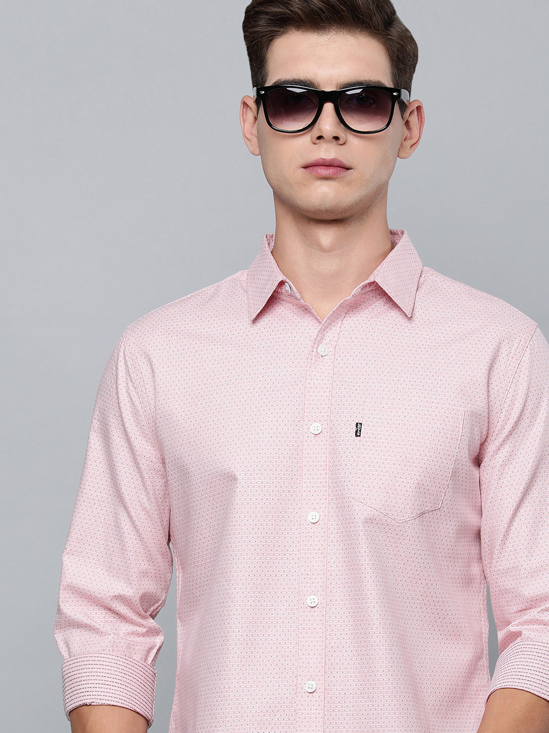 

Levis Men Pink Slim Fit Printed Casual Shirt