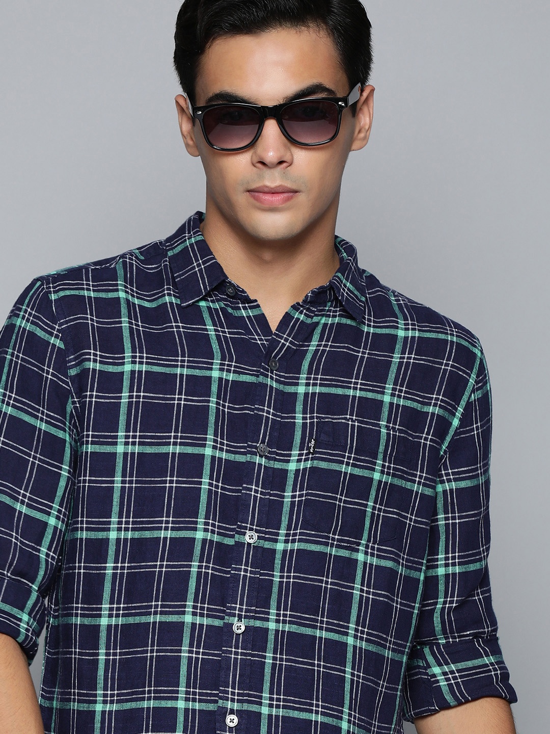 Levis Men Blue & White Slim Fit Checked Casual Shirt