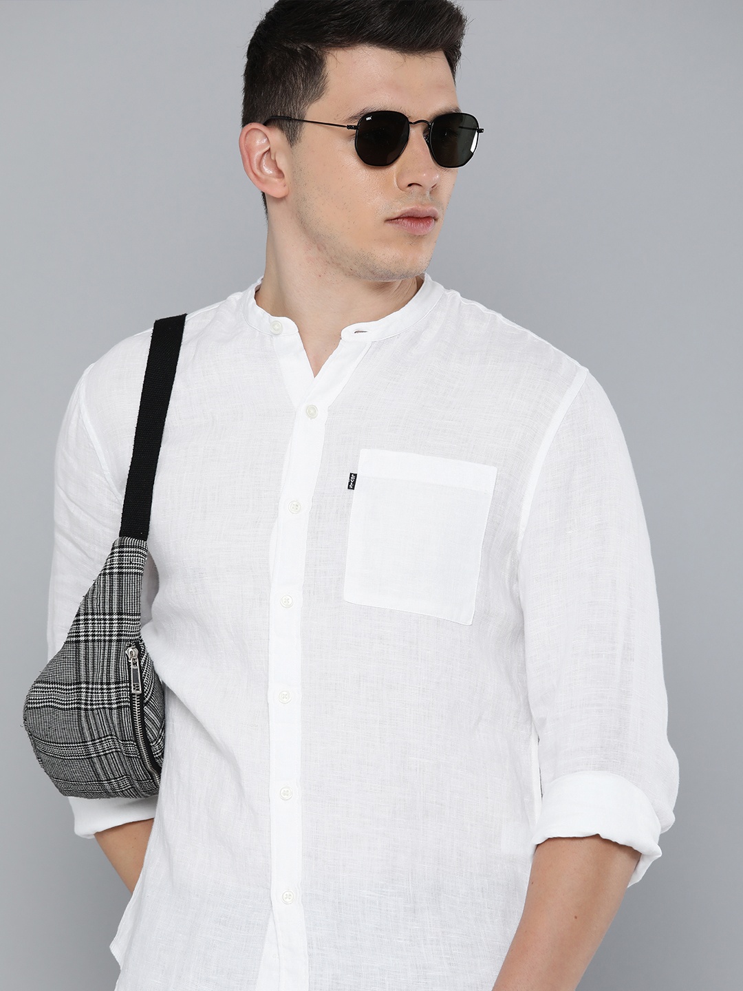 

Levis Redloop Men White Slim Fit Solid Opaque Pure Linen Casual Shirt