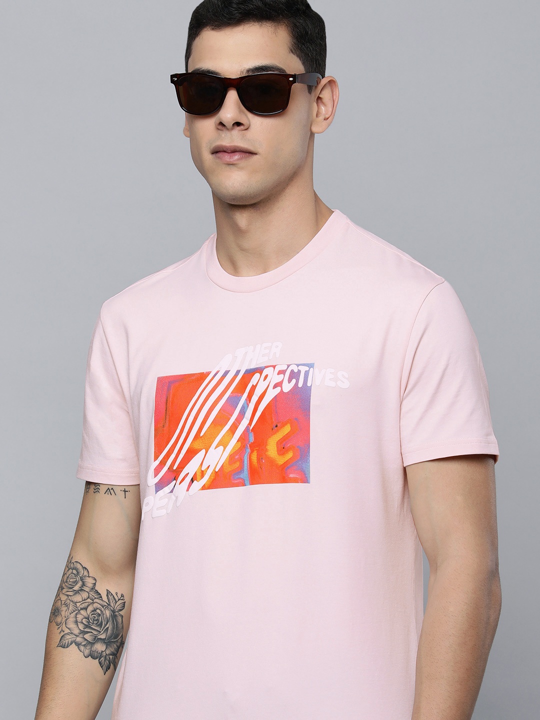 

Levis Men Blush Pink Graphic Printed Round-Neck Casual T-shirt