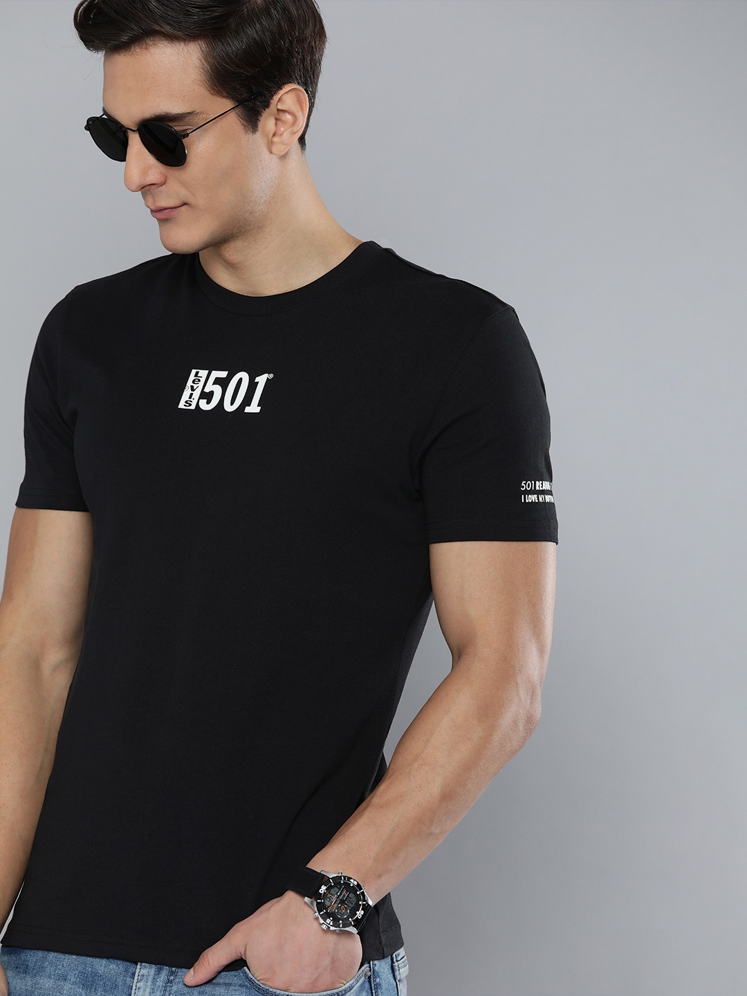 

Levis Men Black & White Typography Printed Pure Cotton Casual T-shirt