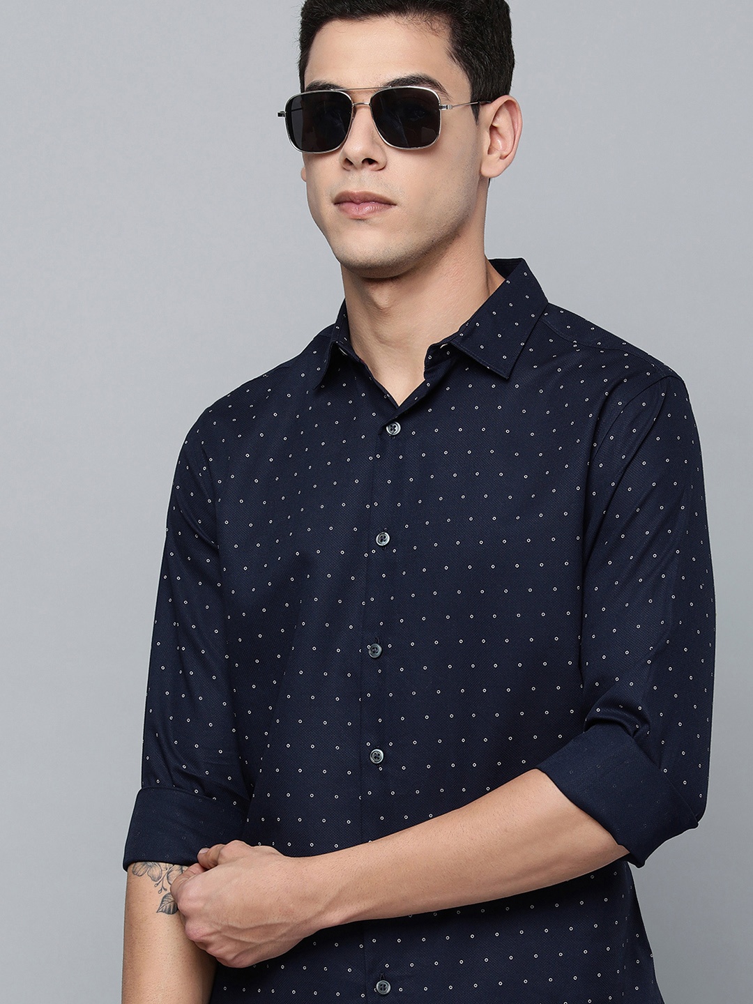

Levis Men Navy Blue & White Slim Fit Printed Pure Cotton Casual Shirt