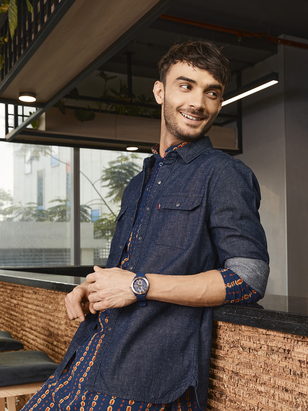 

Levis Men Blue Solid Slim Fit Casual Shirt
