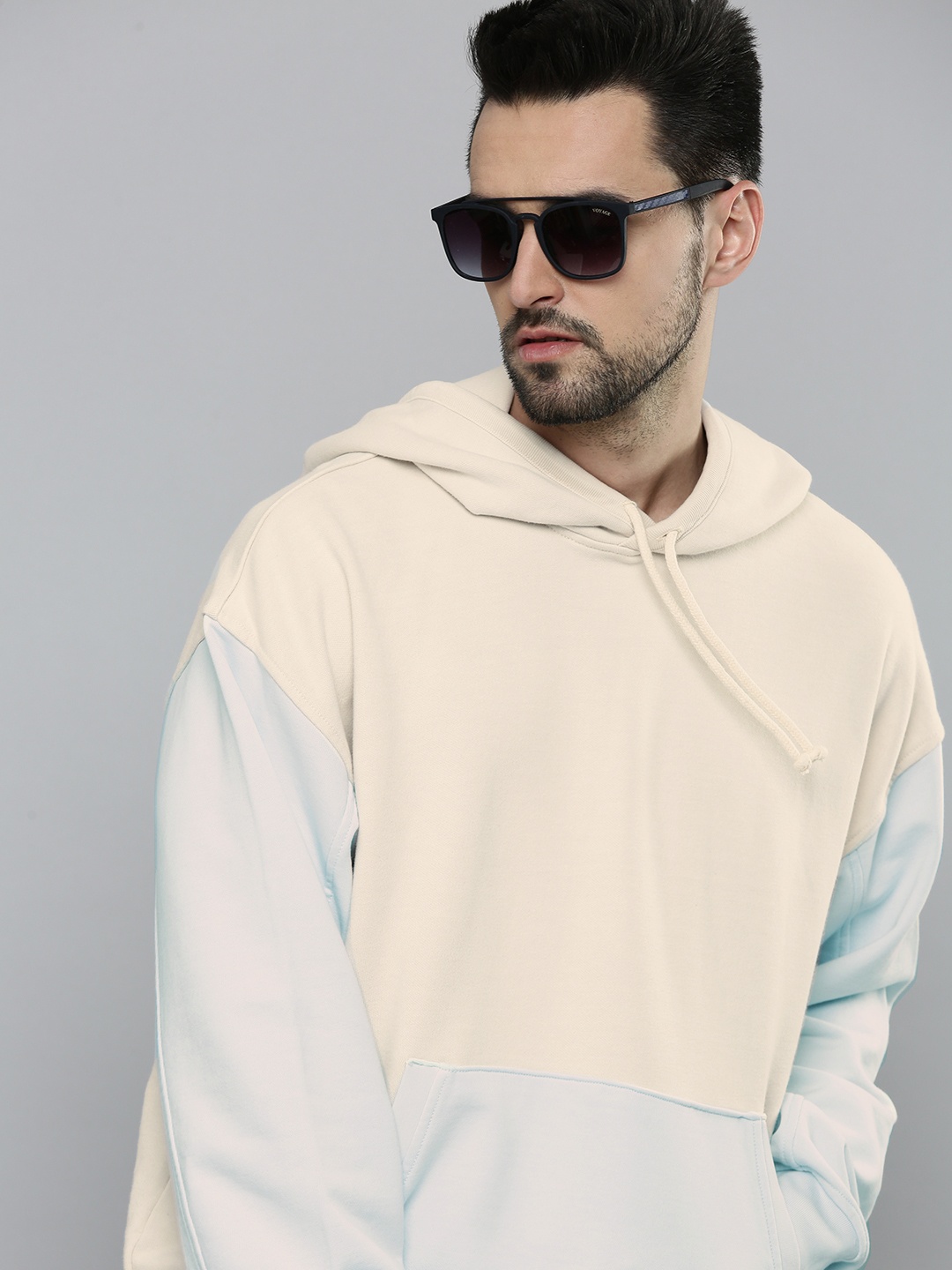

Levis Men Beige Colourblocked Hooded Sweatshirt