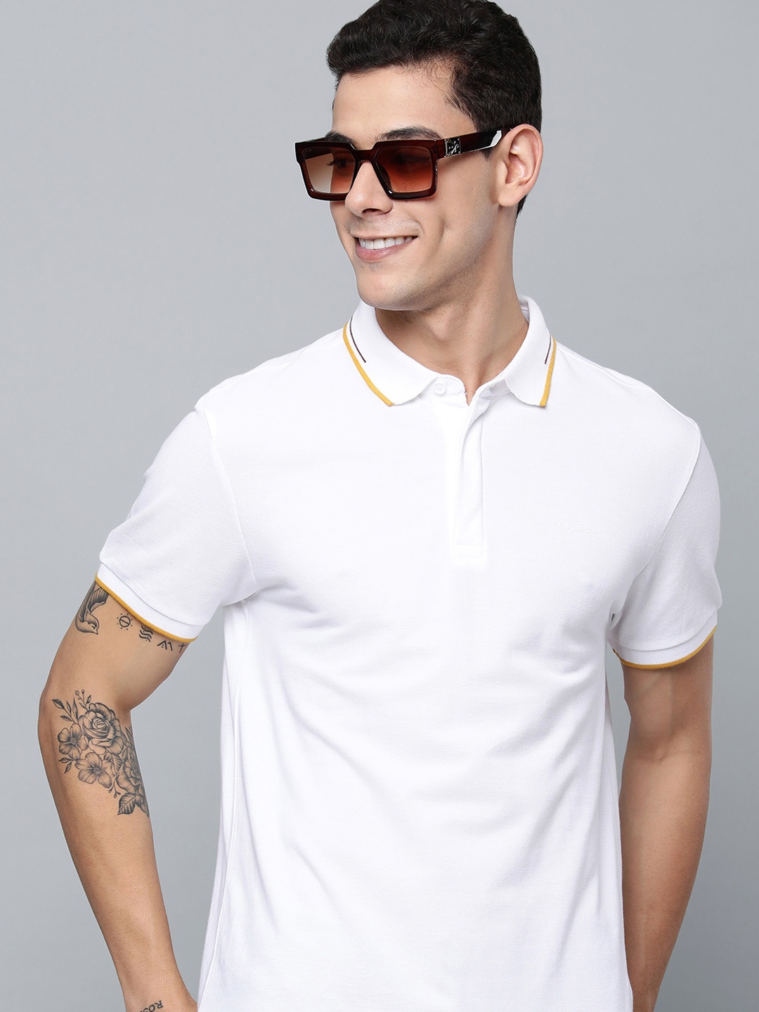 

Levis Men White Solid Polo Collar Pure Cotton T-shirt