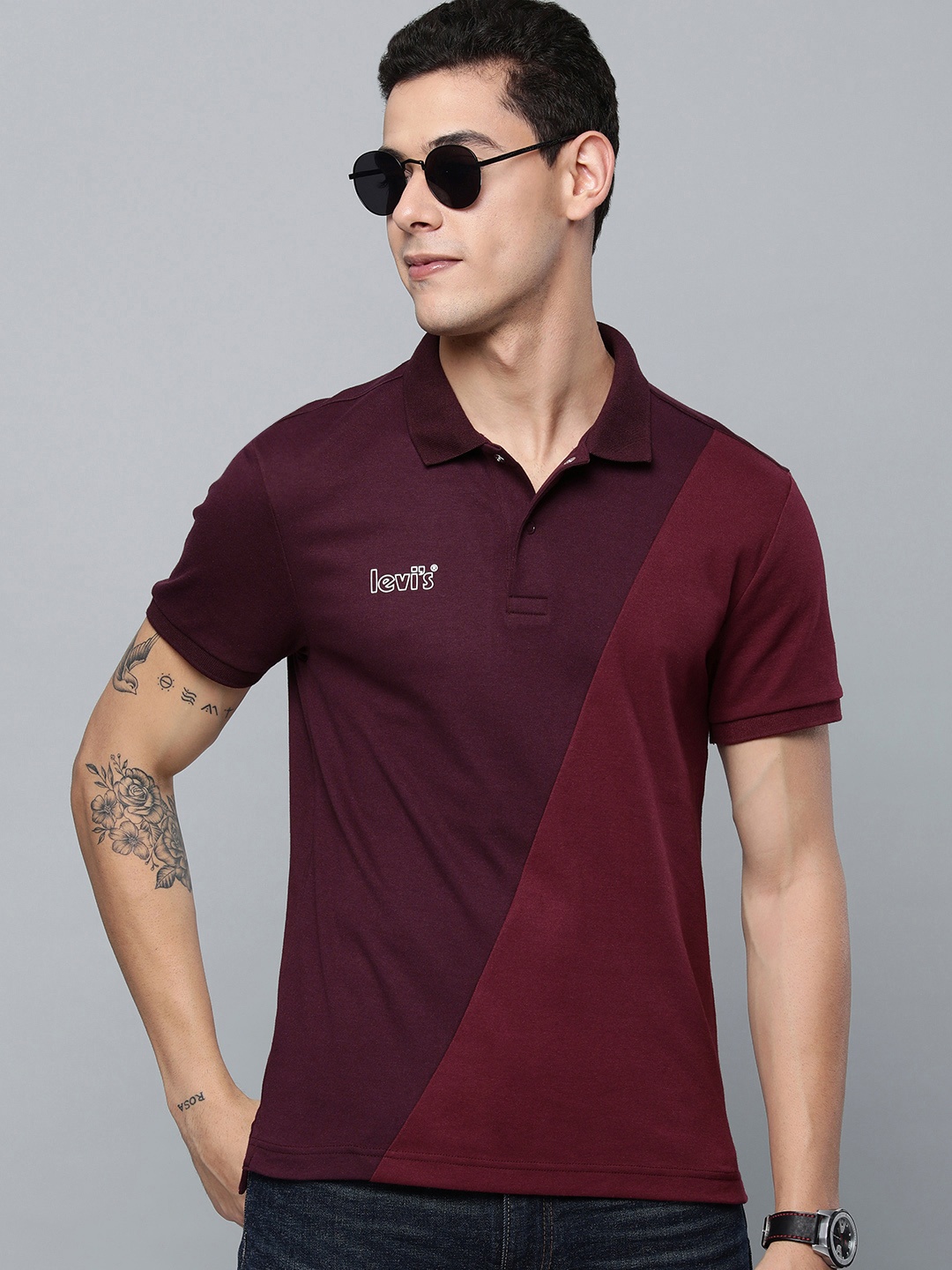 

Levis Men Burgundy & Maroon Solid Polo Collar Regular Sleeves Applique Regular Fit T-shirt