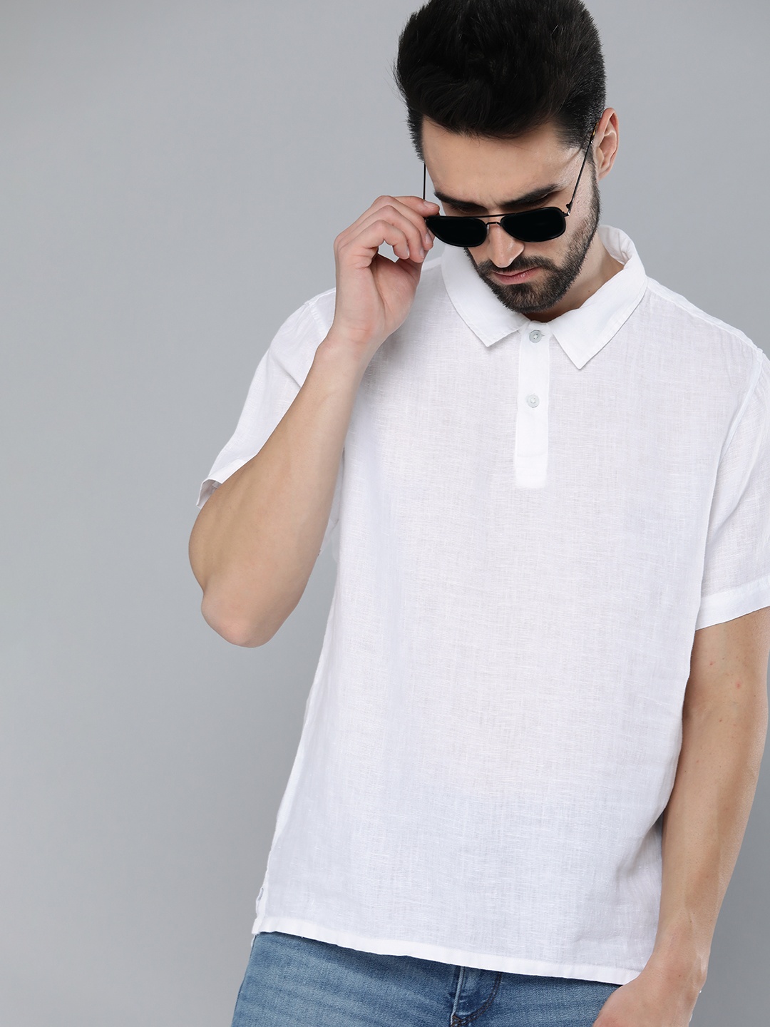 

Levis Men White Solid Polo Collar Linen Slim Fit T-shirt