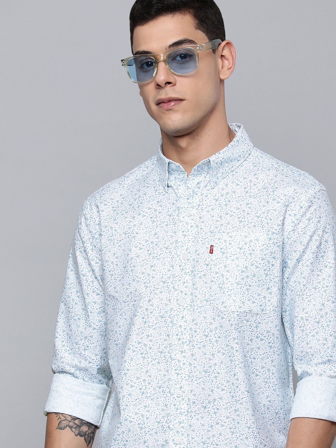 

Levis Men White & Blue Slim Fit Floral Printed Casual Shirt