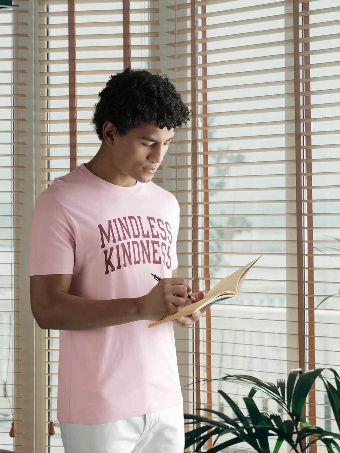 

Levis Men Pink Typography Printed Pure Cotton T-shirt