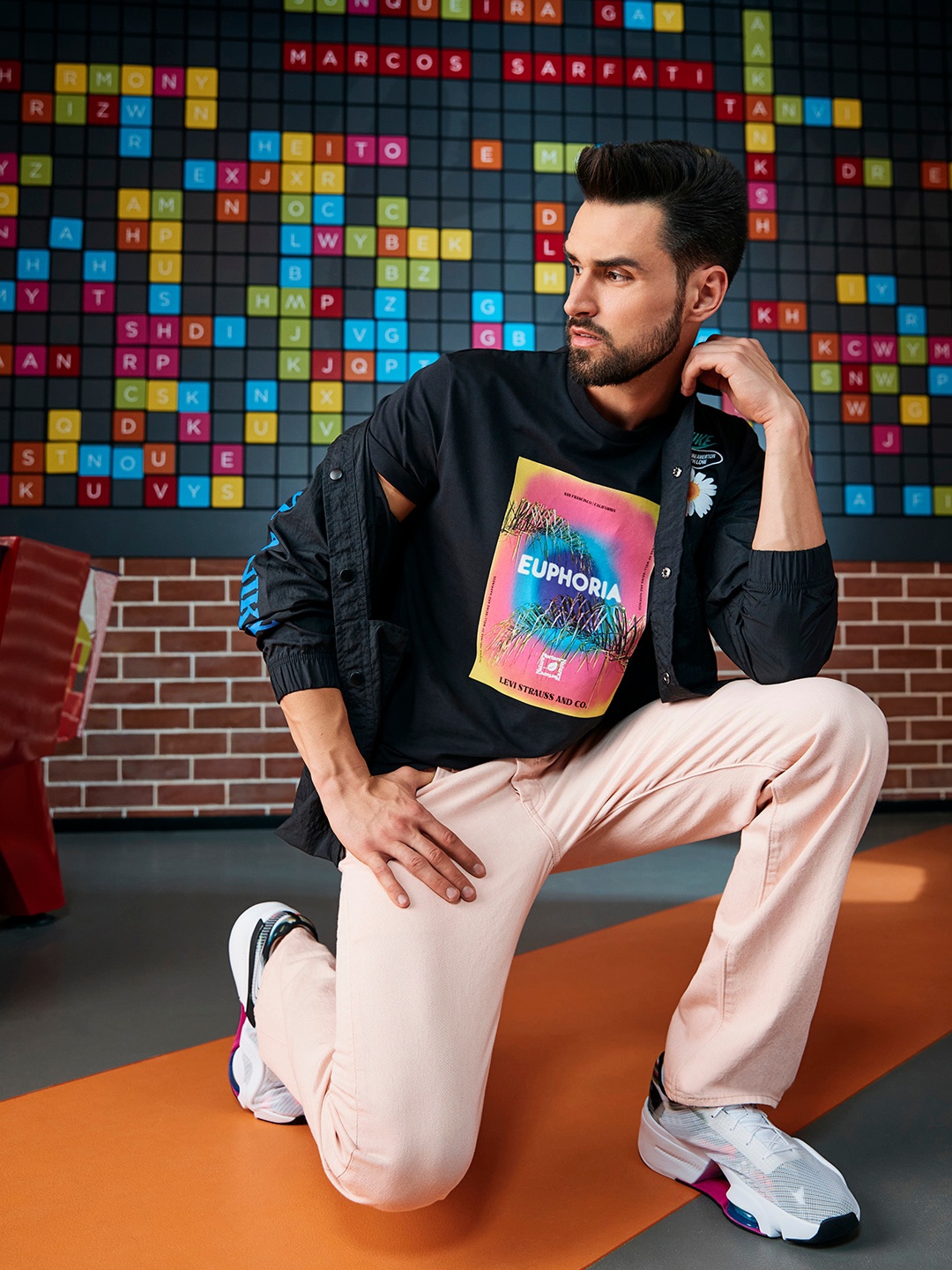 

Levis Men Black & Pink Typography Printed Round Neck T-shirt
