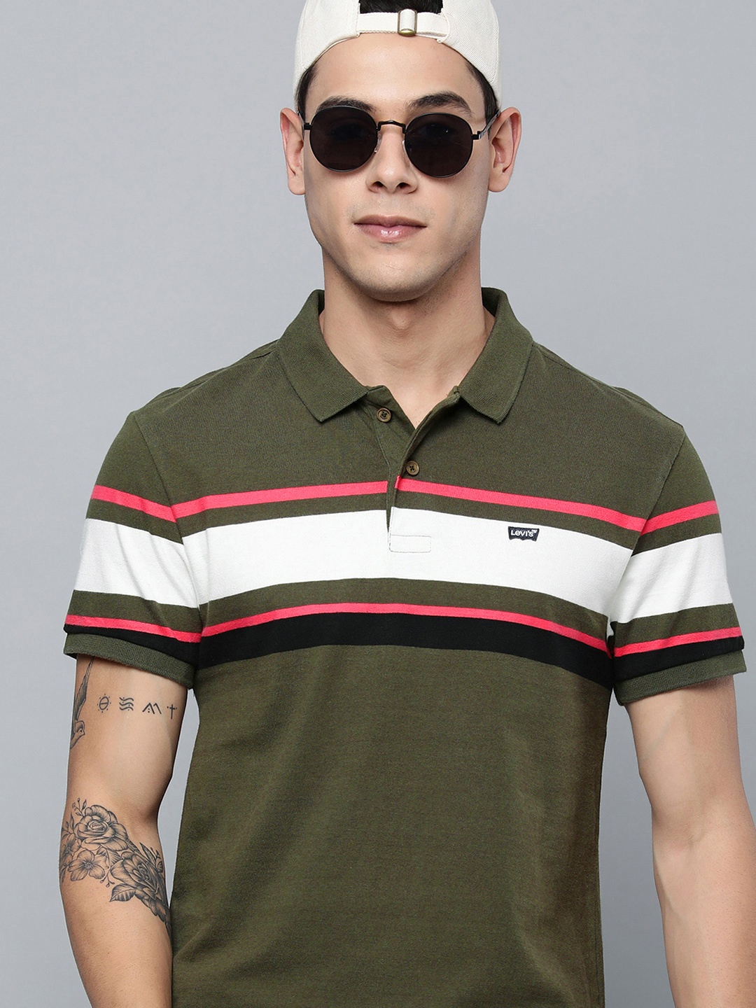 

Levis Men Olive Green & White Colourblocked Pure Cotton Polo Collar T-shirt