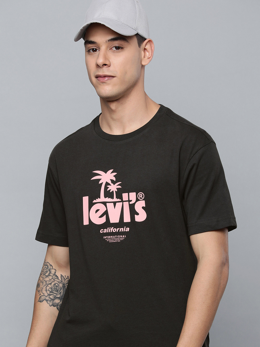 

Levis Men Black & Pink Printed Extended Sleeves Pure Cotton T-shirt