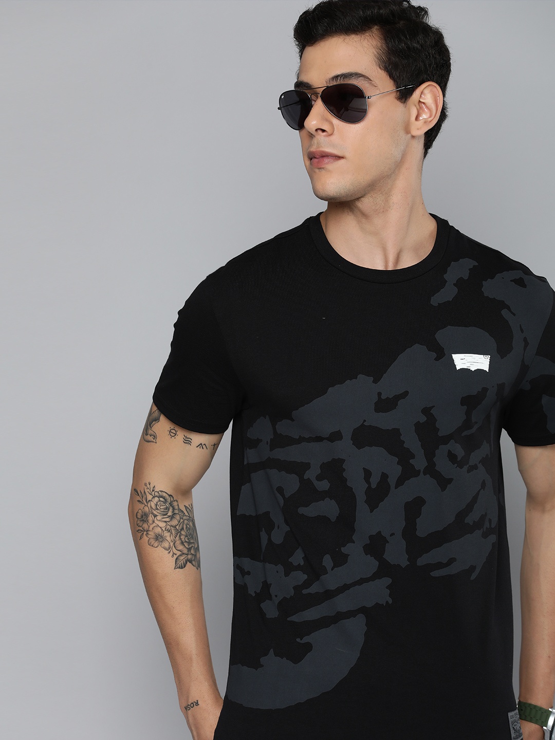 

Levis Men Black & Grey Abstract Printed Pure Cotton Casual T-shirt