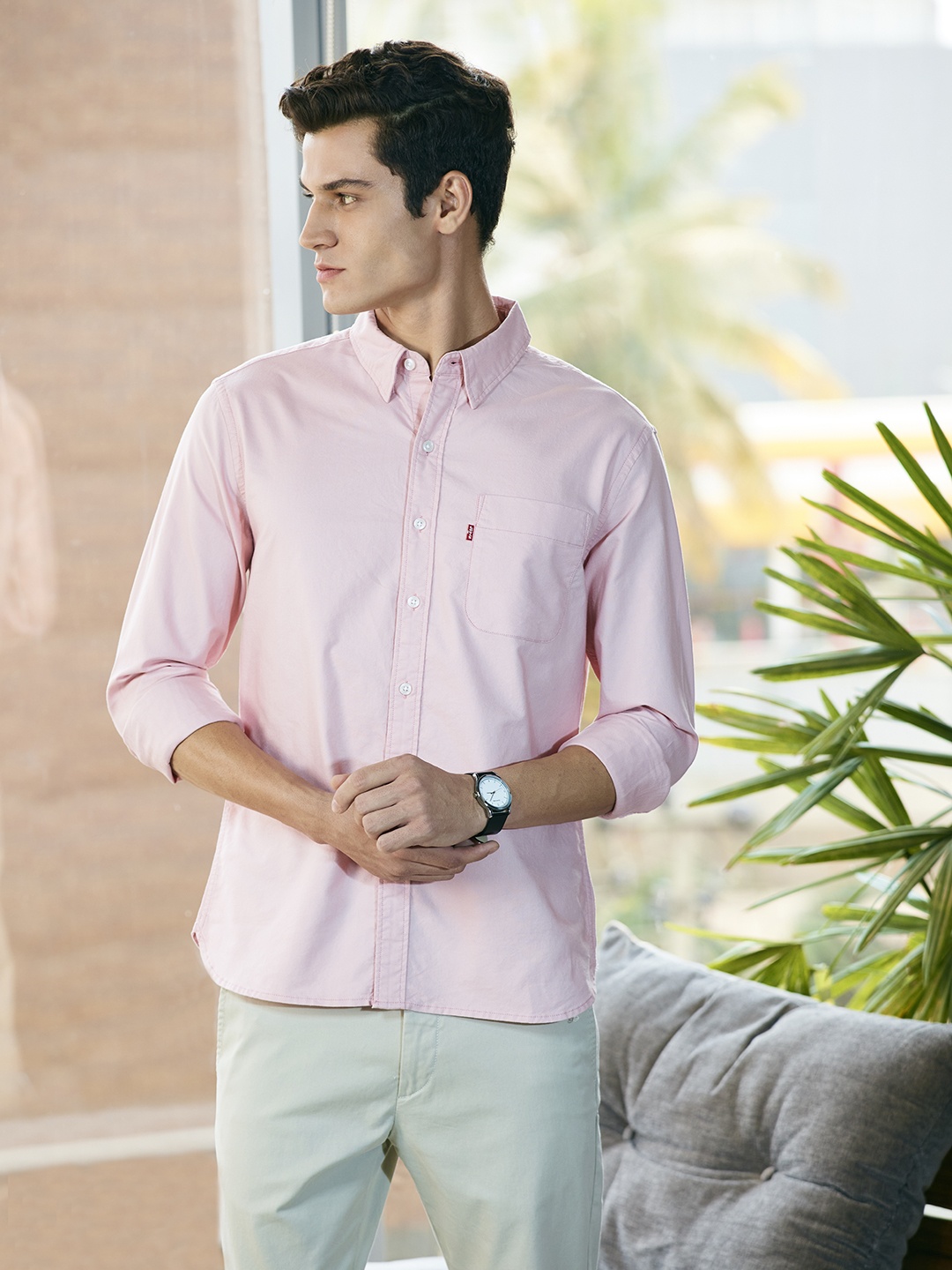 

Levis Men Pink Solid Slim Fit Casual Shirt