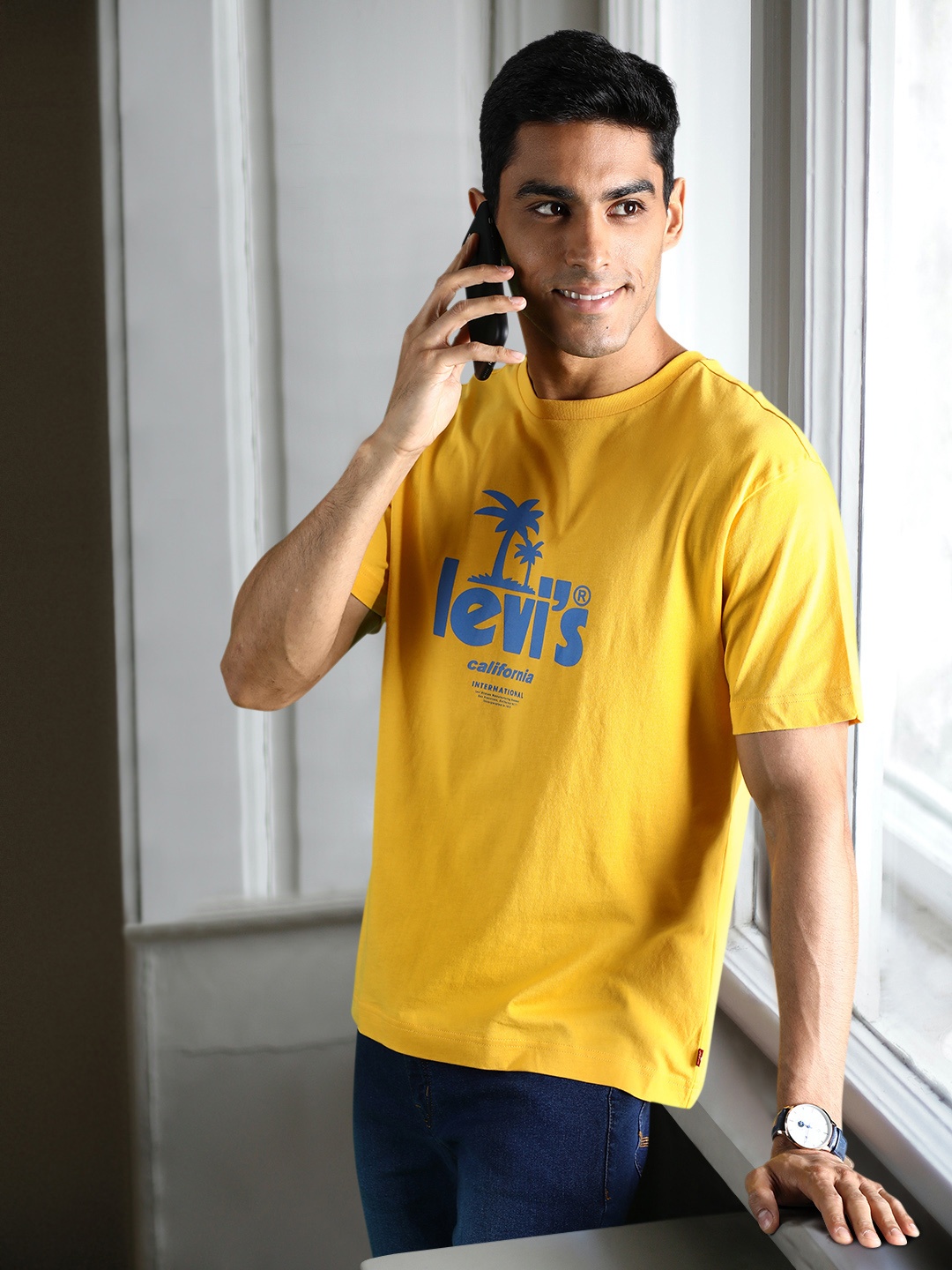 

Levis Men Yellow Brand Logo Printed Pure Cotton Relaxed Fit T-shirt
