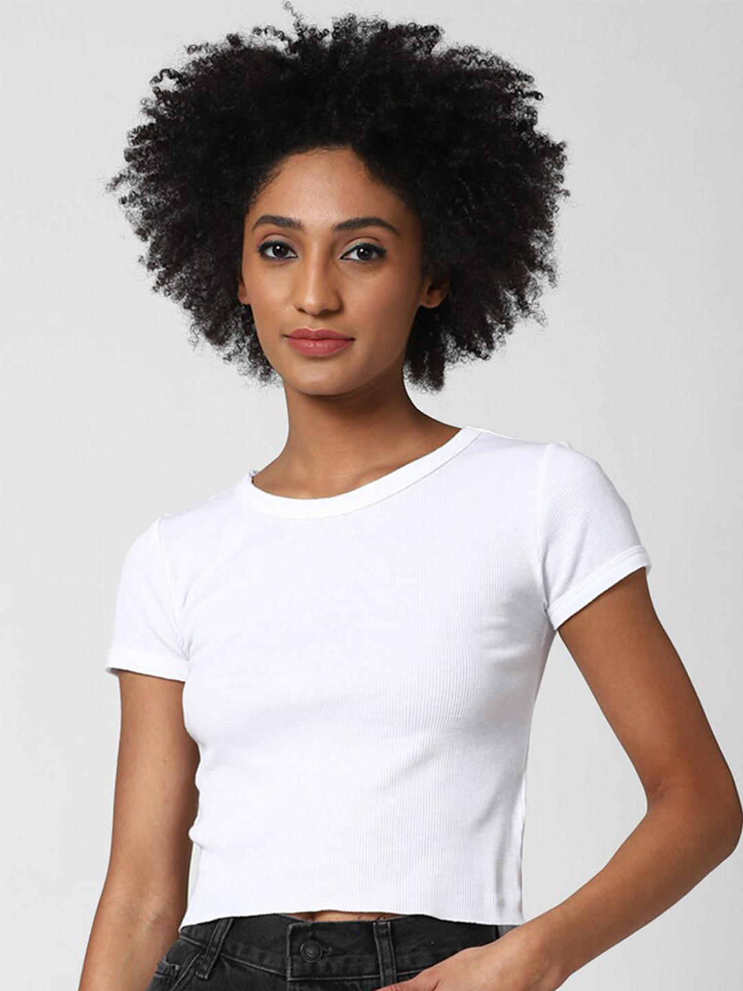 

FOREVER 21 Women White Solid Round Neck Top