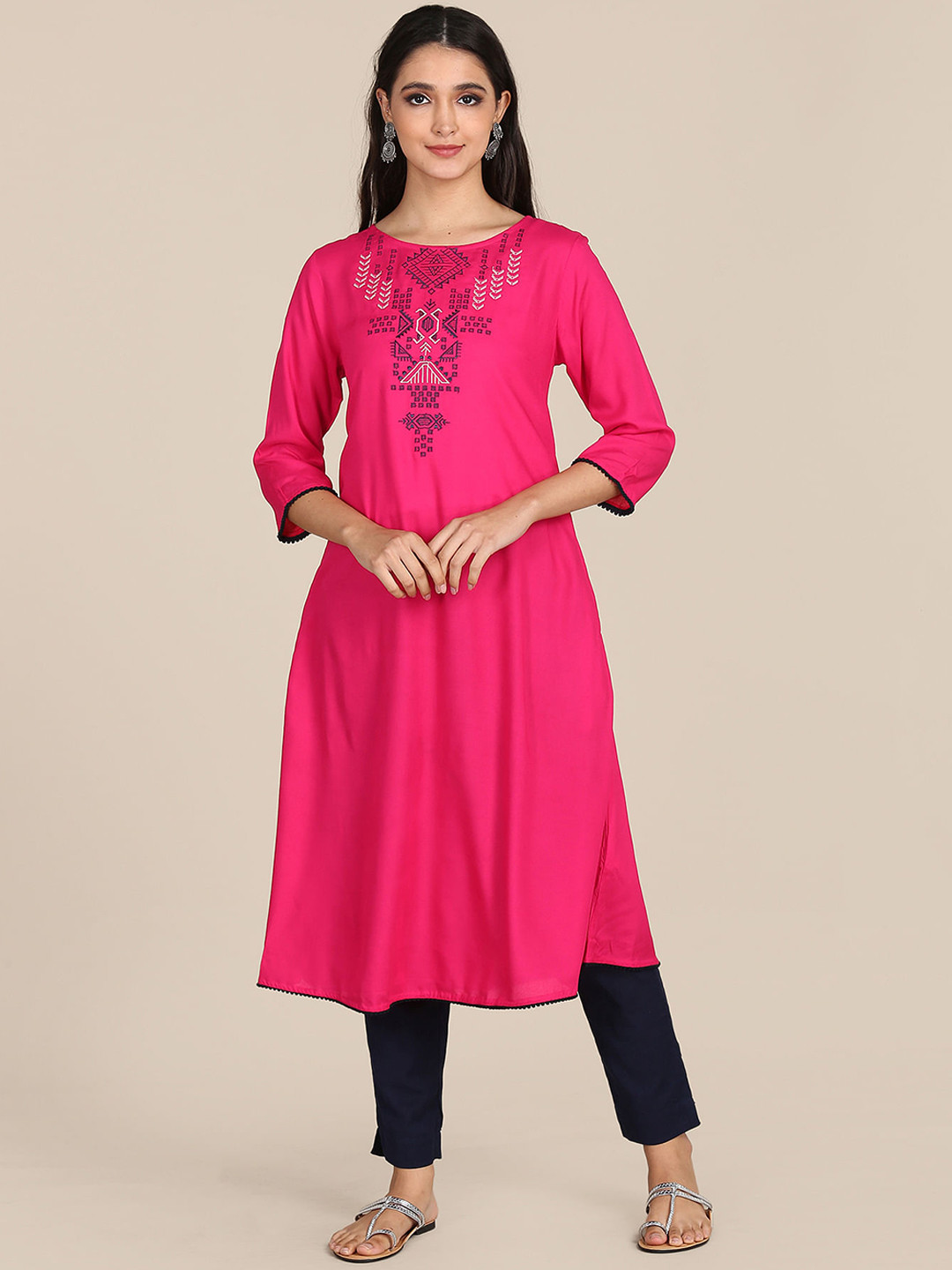 

Karigari Women Fuchsia Pink & Black Geometric Yoke Design Thread Work Kurta