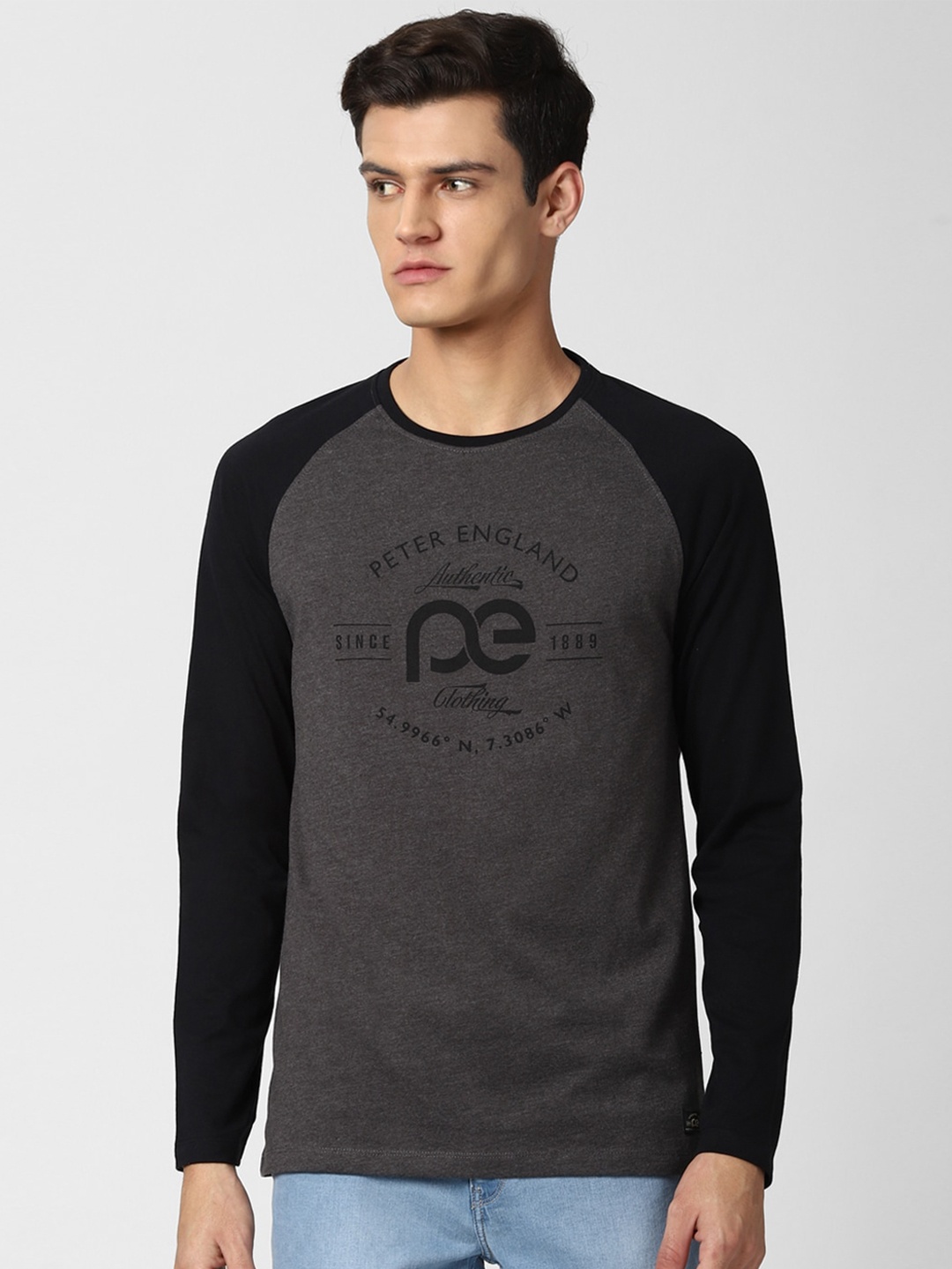 

Peter England Casuals Men Grey & Black Typography Printed Slim Fit T-shirt