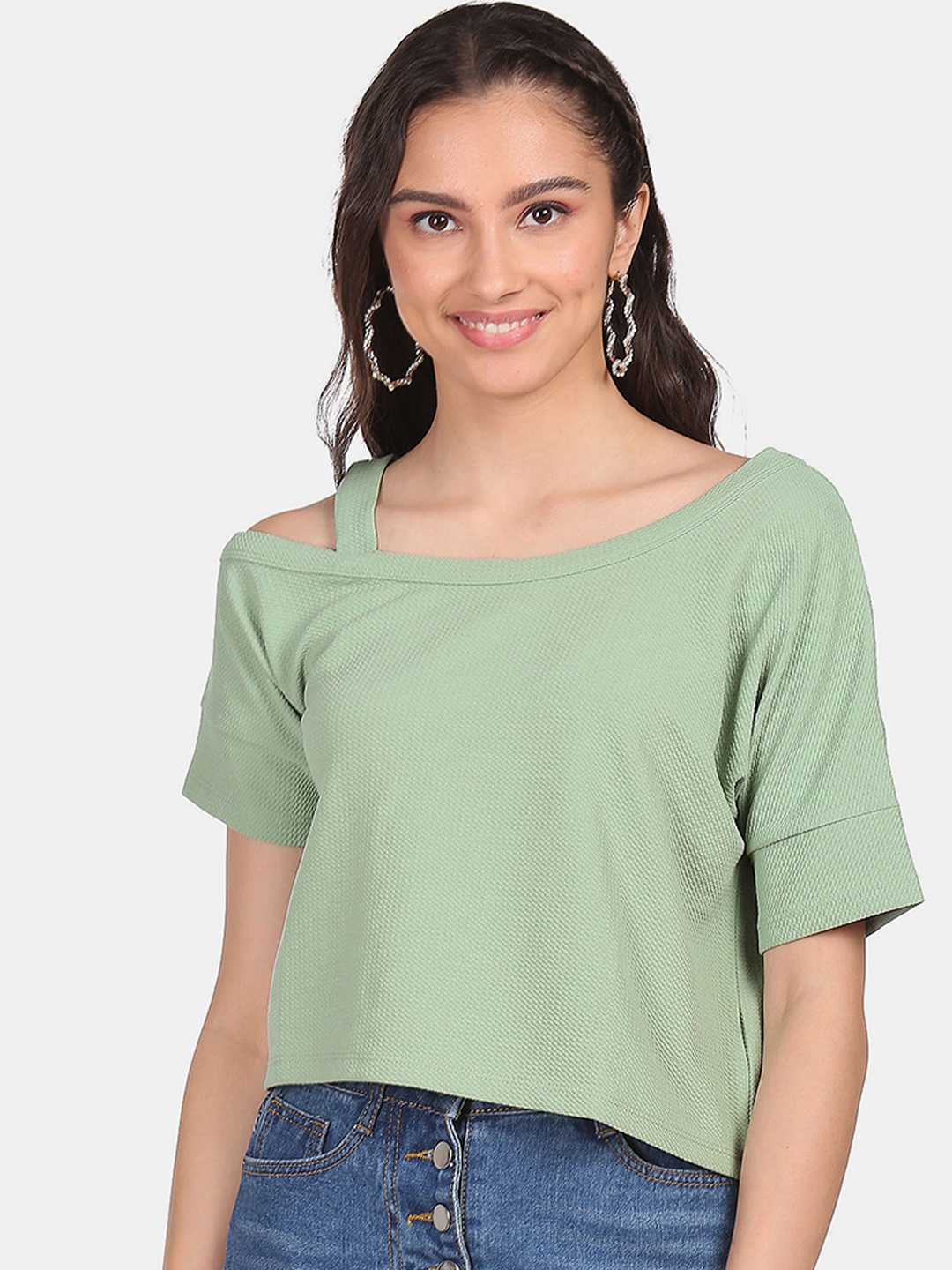 

Sugr Women Green Solid One Shoulder Short Sleeves Top