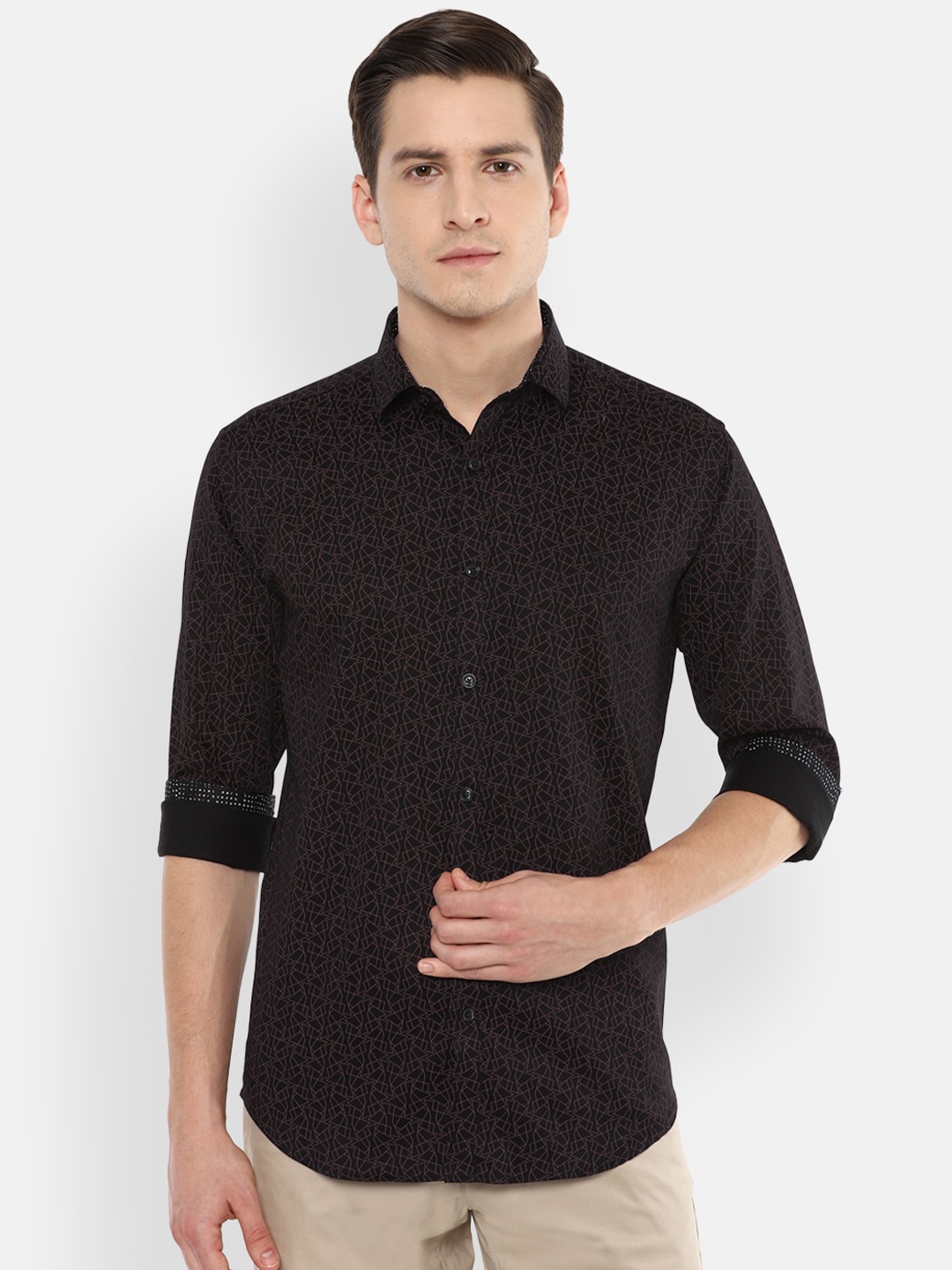 

V Dot Men Black Slim Fit Printed Pure Cotton Casual Shirt