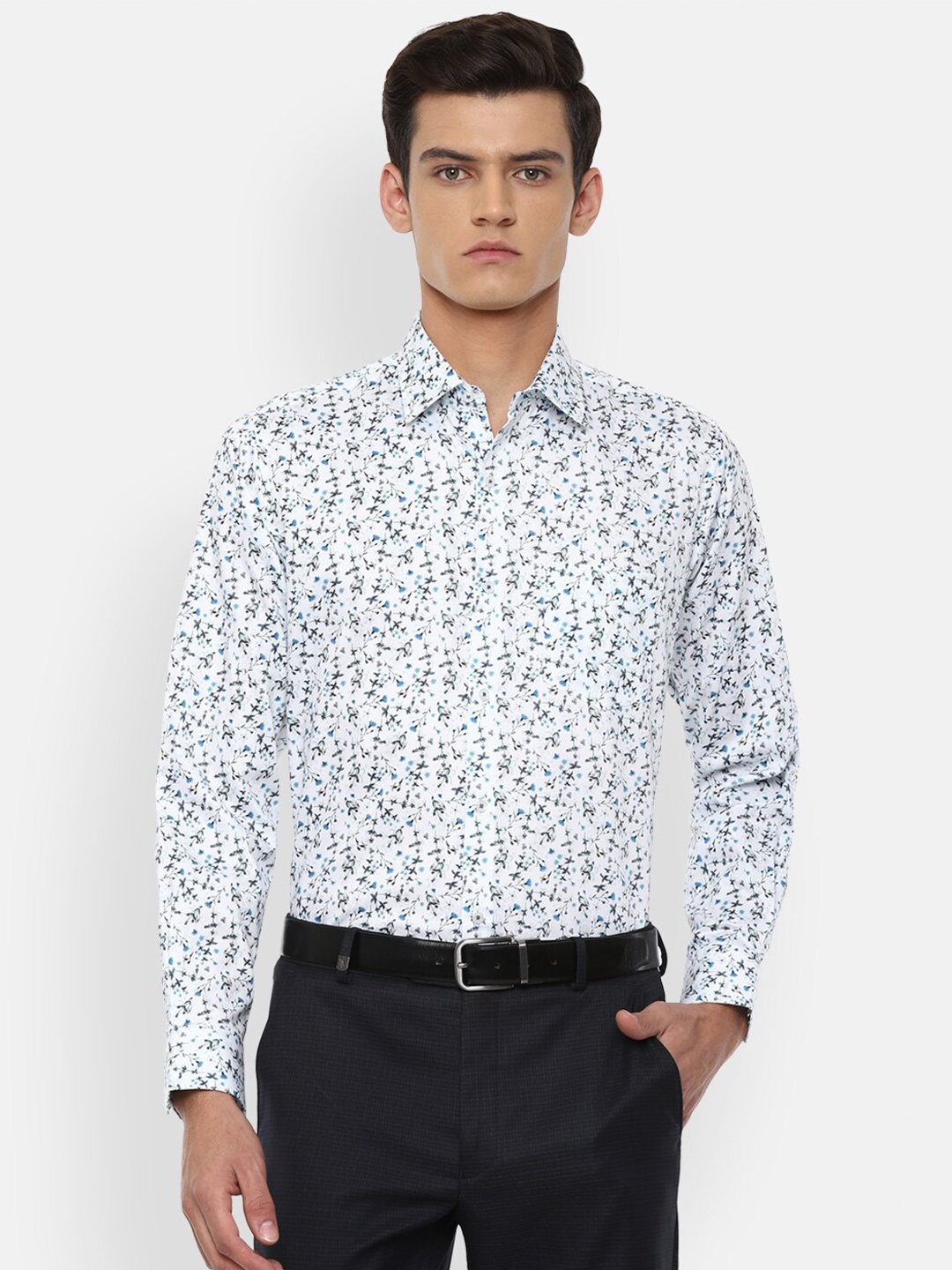

Van Heusen Men Blue Floral Printed Formal Shirt