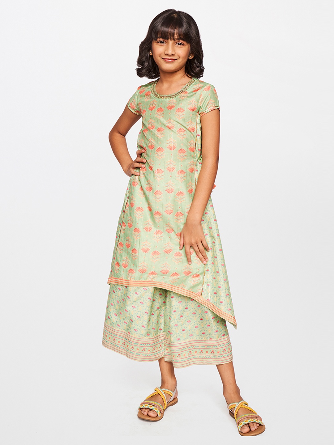 

Global Desi Girls Green & Pink Printed Kurta & Palazzos Clothing Set