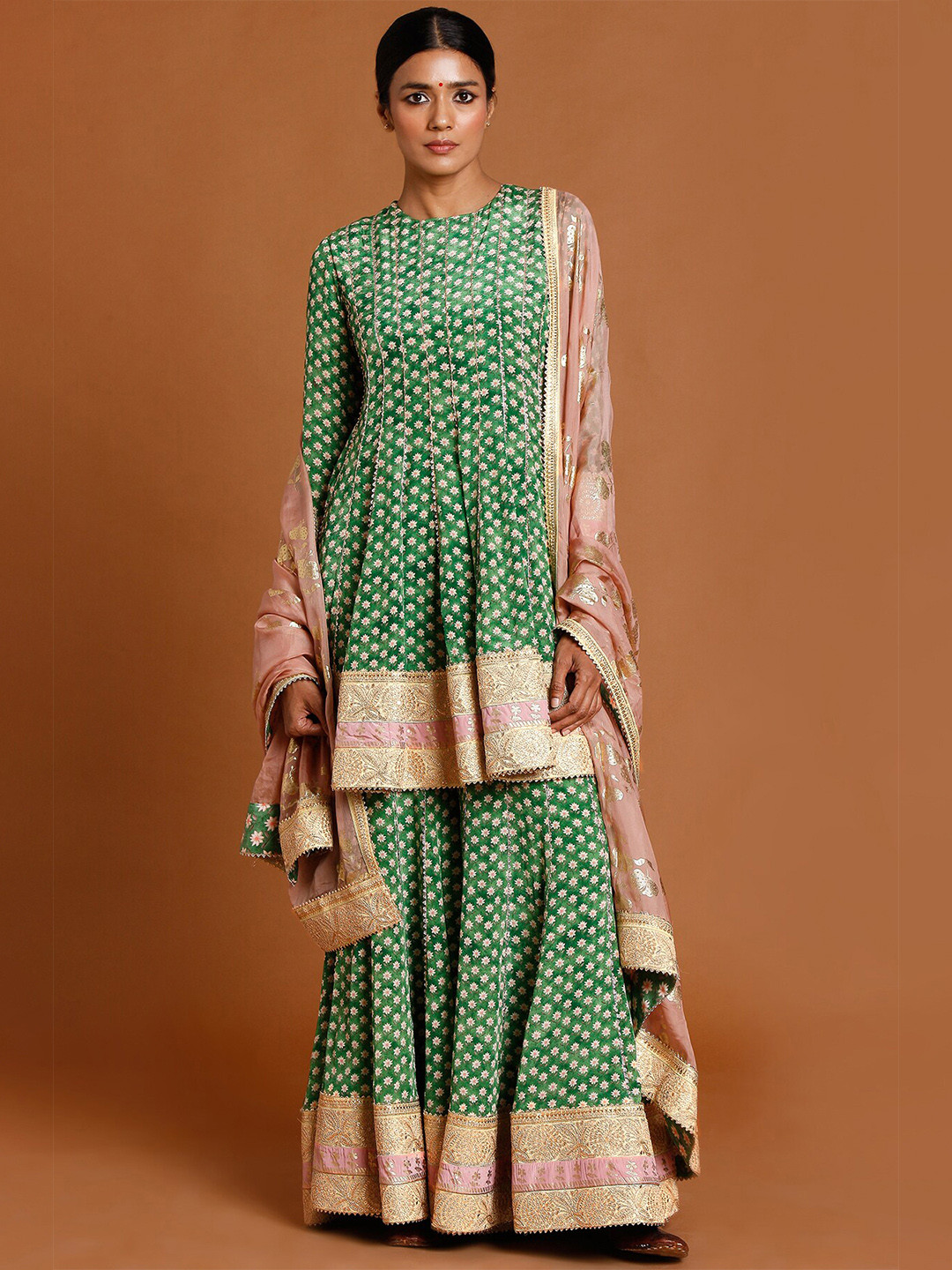

Masaba Women Green & Pink Floral Printed Kurta & Sharara with Dupatta