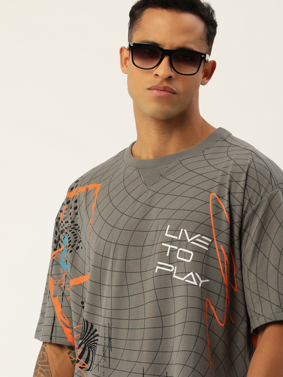 

FOREVER 21 Men Grey & Orange Geometric Printed Relaxed Fit Pure Cotton T-shirt