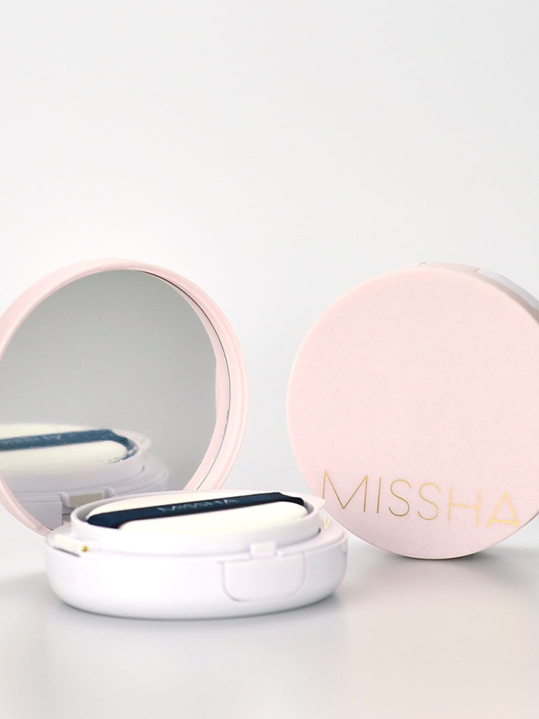 

MISSHA Magic Cushion Cover Lasting Compact - 21 Light Beige, White