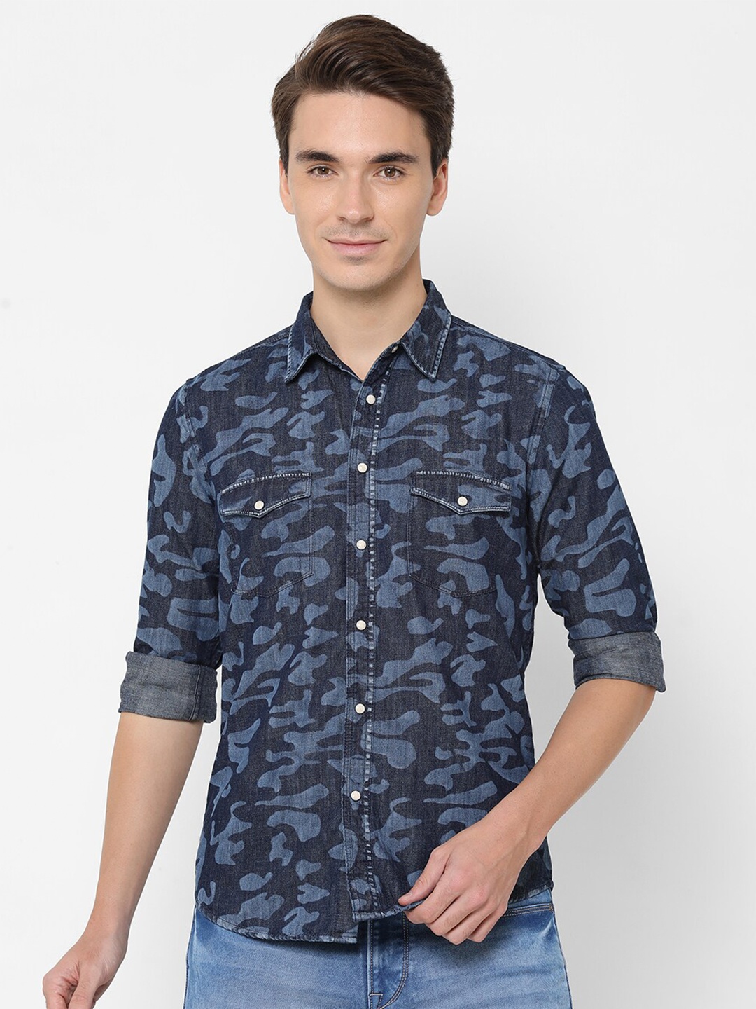 

Pepe Jeans Men Blue Camouflage Printed Pure Cotton Casual Shirt