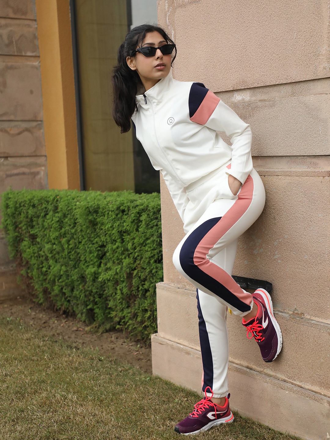 

Chkokko Women White Solid Cotton Tracksuit