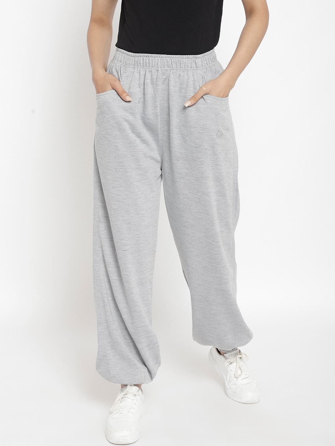 

CHKOKKO Women Grey Solid Relaxed-Fit Joggers
